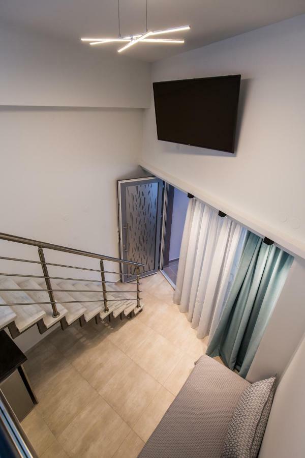 Mr & Mrs K Lofts Appartement Potos Buitenkant foto