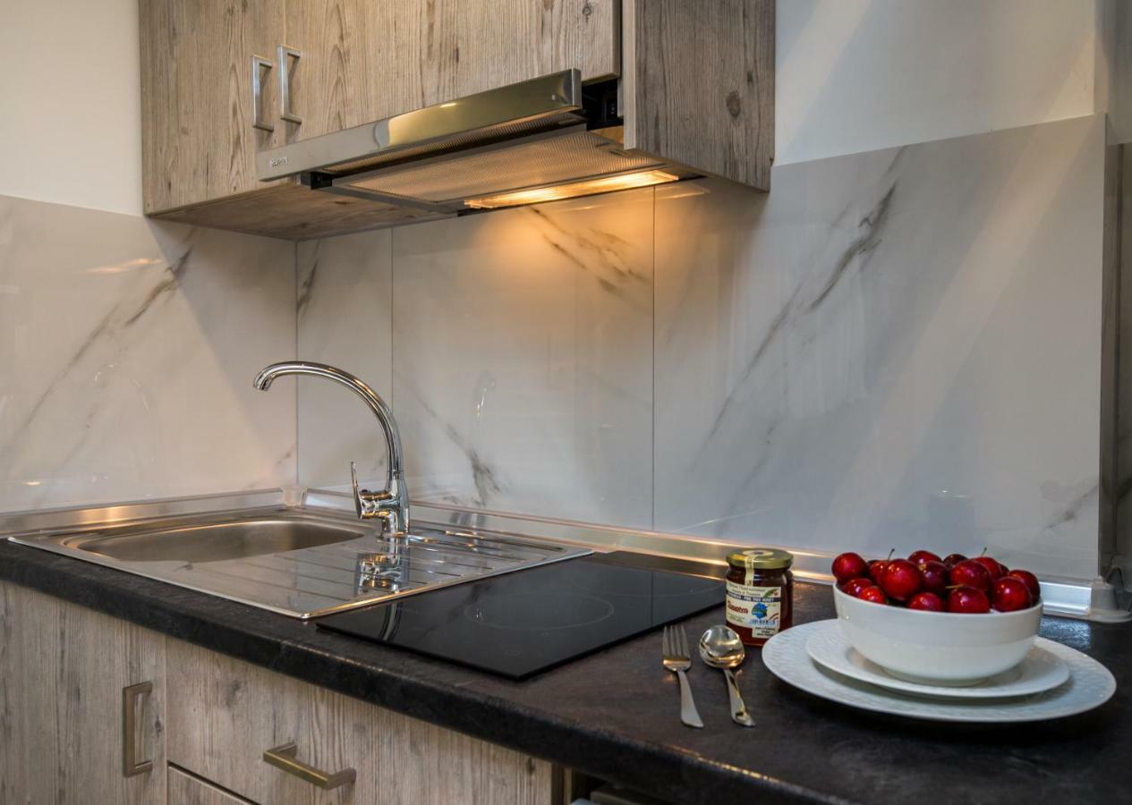 Mr & Mrs K Lofts Appartement Potos Buitenkant foto