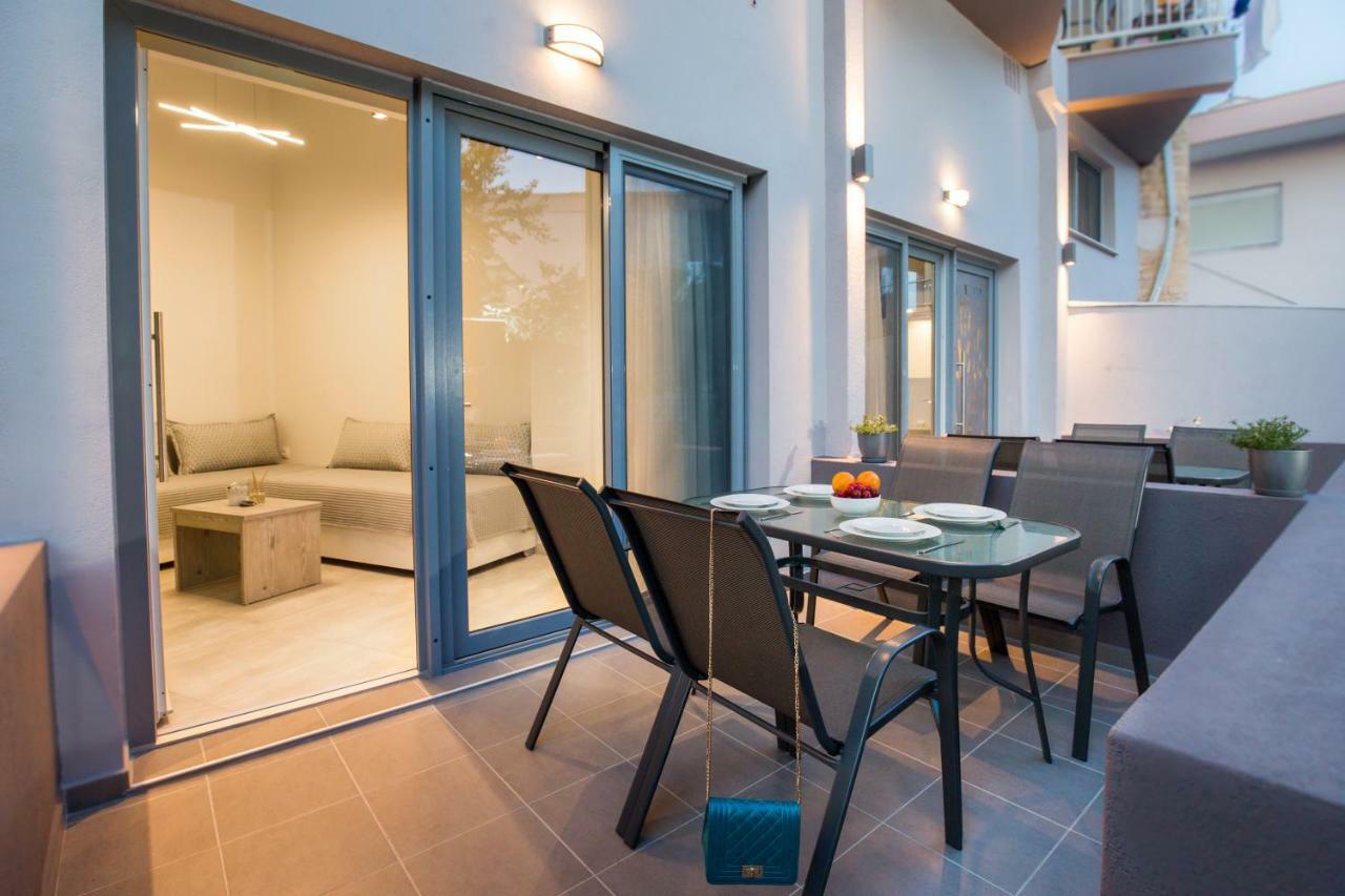 Mr & Mrs K Lofts Appartement Potos Buitenkant foto